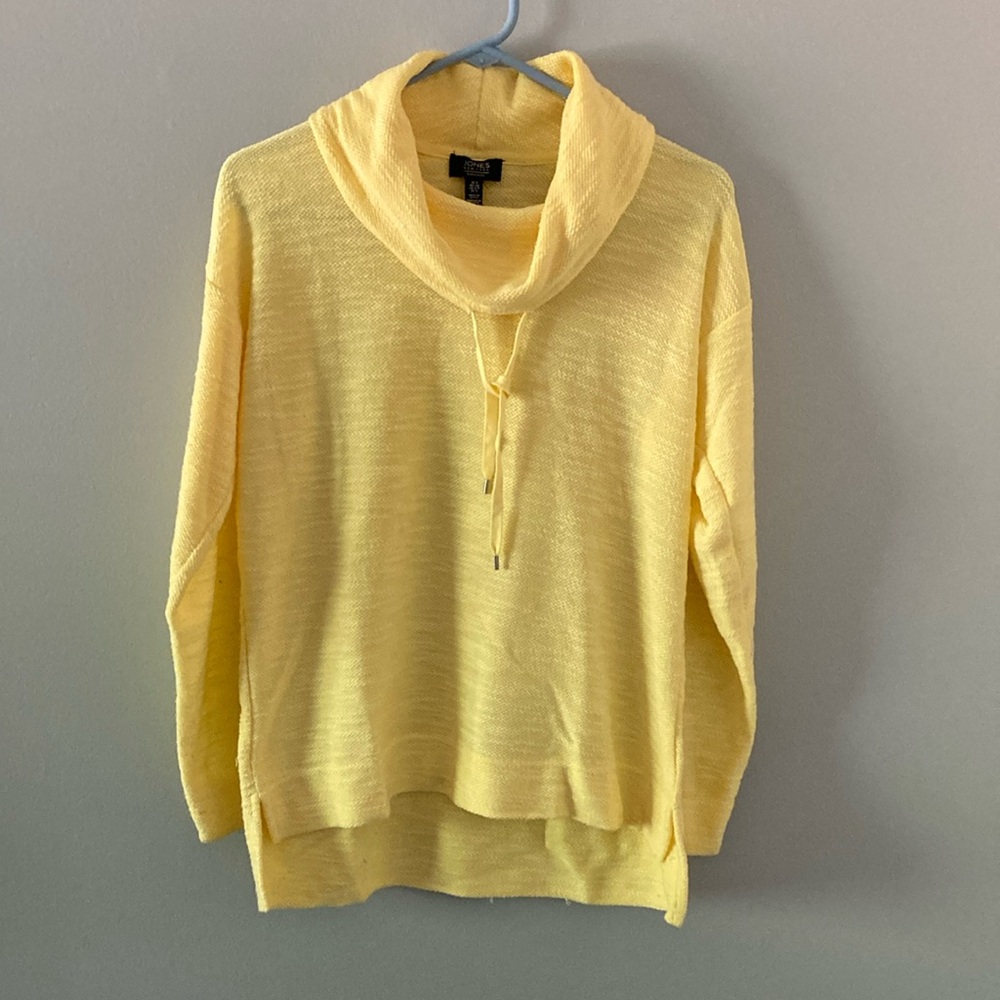 Pullover sweatshirt lightweight